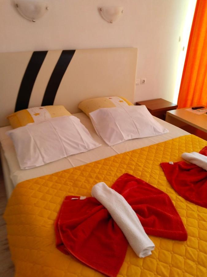 Апартамент Жанет Apartment Поморие Екстериор снимка