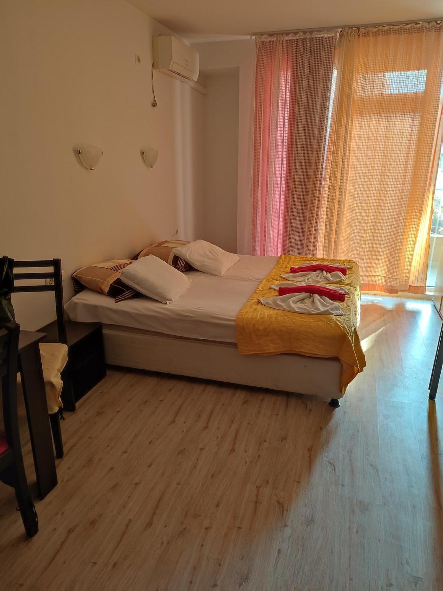 Апартамент Жанет Apartment Поморие Стая снимка