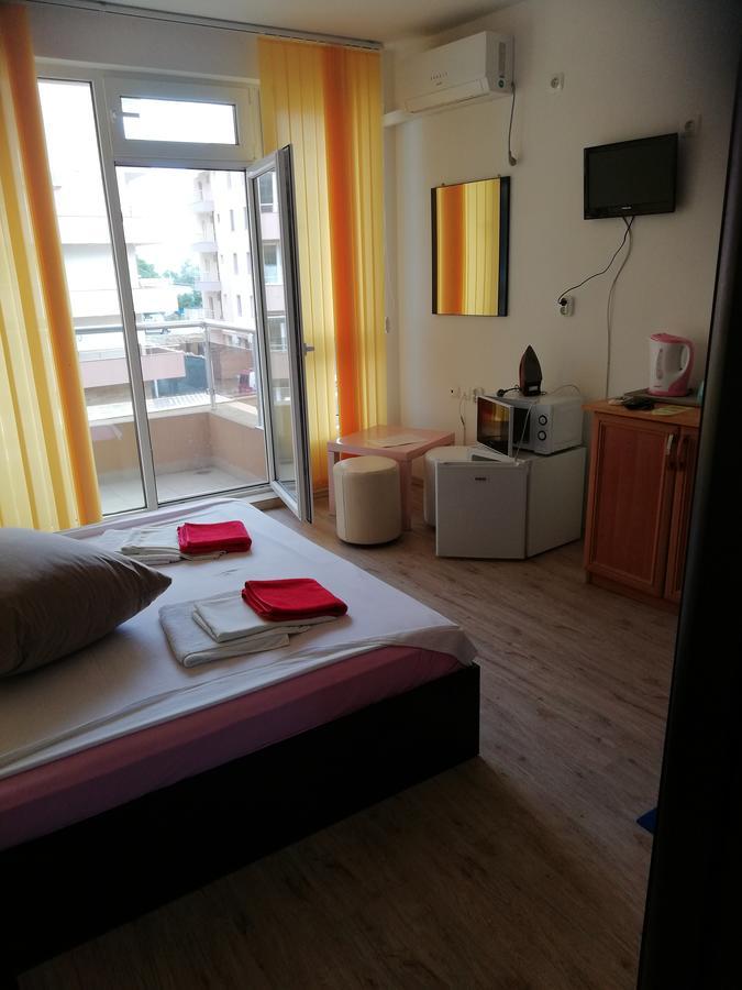 Апартамент Жанет Apartment Поморие Екстериор снимка