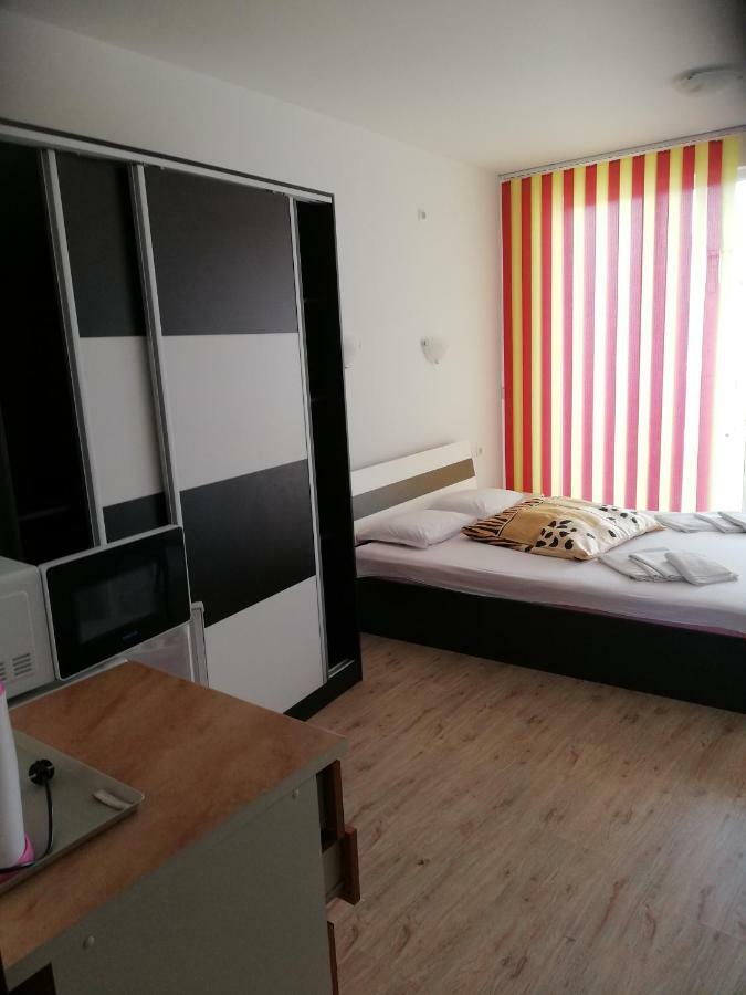 Апартамент Жанет Apartment Поморие Екстериор снимка